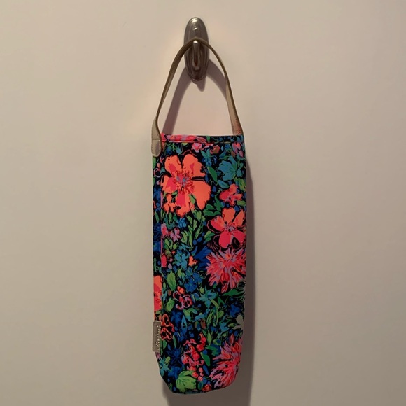 Lilly Pulitzer Handbags - NWOT Lilly Pulitzer wine tote